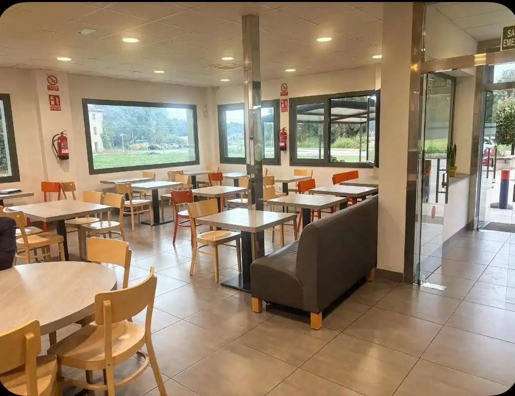 Gewerbefläche zur Übernahme in La Vall d'en Bas, imagen 2