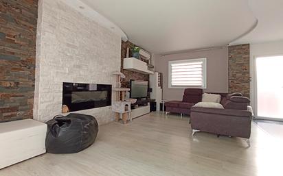 Sala d'estar de Casa adosada en venda en Níjar amb Aire condicionat, Terrassa i Balcó
