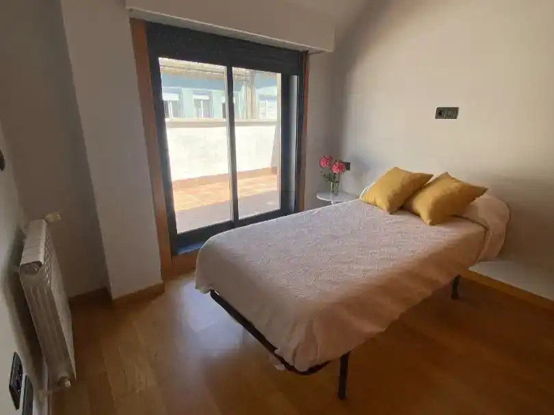 Bedroom of Flat for rent in Vigo   with Parquet flooring, Storage room and Furnished