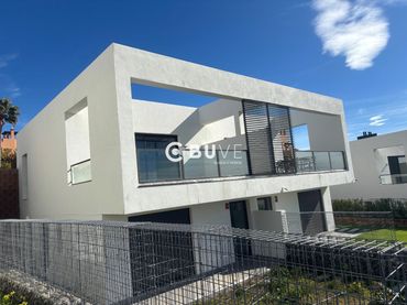 Adossat amb piscina en venda a PINTORES