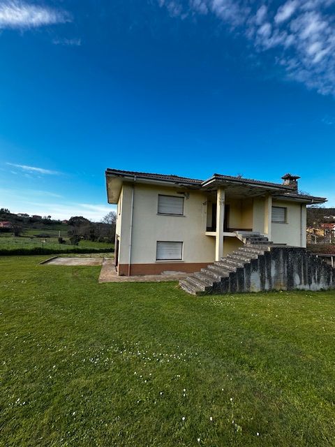 Vista exterior de Casa o xalet en venda en Soto del Barco amb Jardí privat i Terrassa