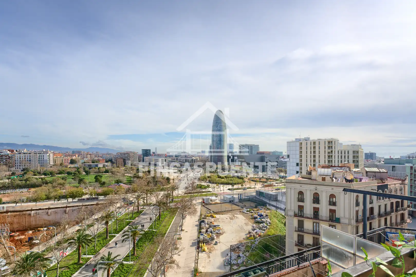 Vista exterior de Àtic en venda en Barcelona amb Terrassa