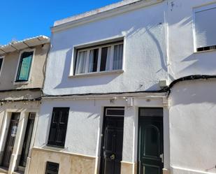 Vista exterior de Casa adosada en venda en Maó amb Terrassa