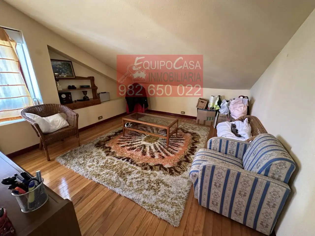 Sala d'estar de Casa o xalet en venda en Lugo amb Calefacció, Jardí privat i Parquet