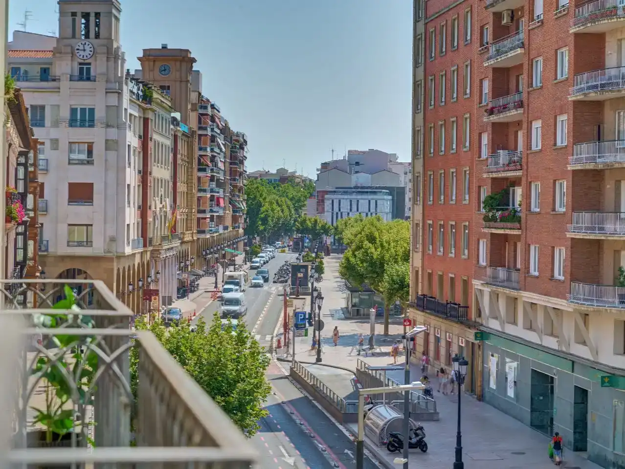 Vista exterior de Pis en venda en  Logroño