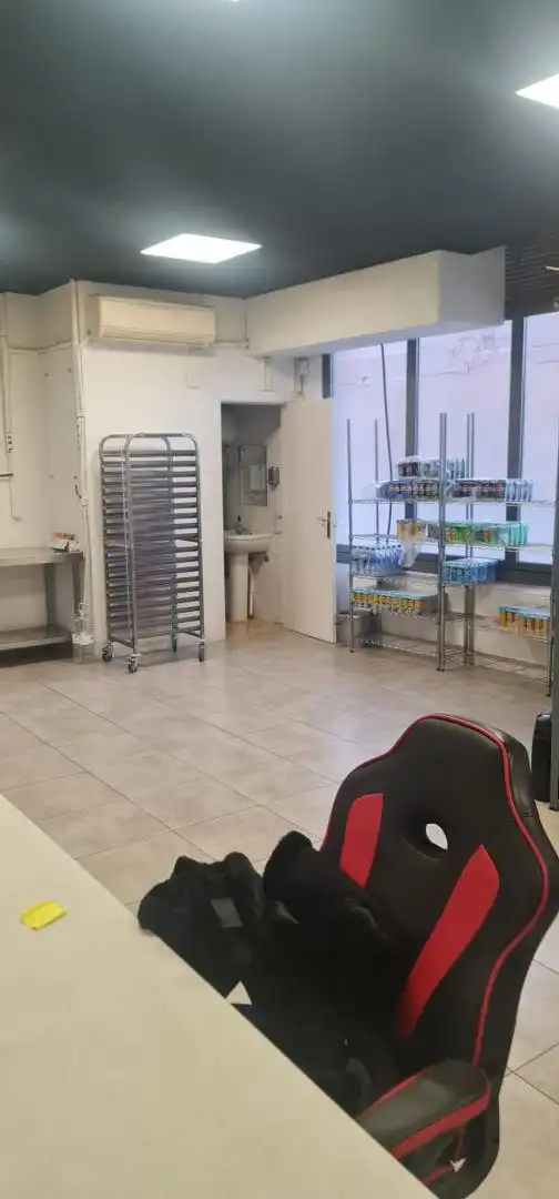 Local comercial en traspaso en Centre - Sant Oleguer, imagen 6