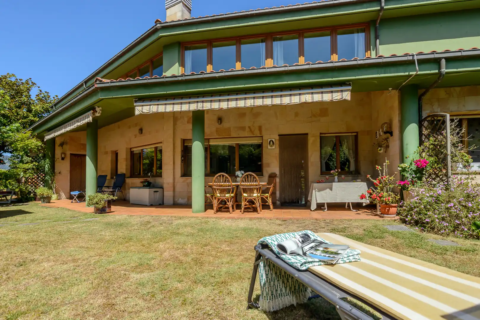 Terraza de Casa o chalet en venta en Oviedo  con Calefacción, Jardín privado y Parquet