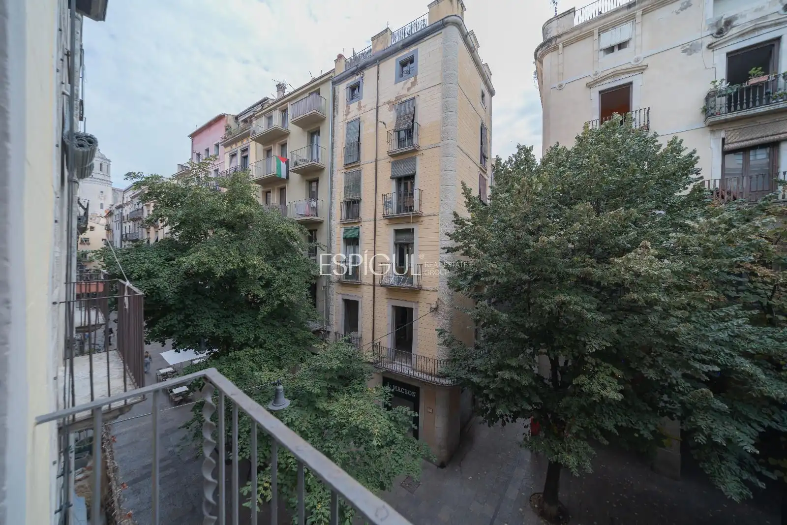 Vista exterior de Edifici en venda en Girona