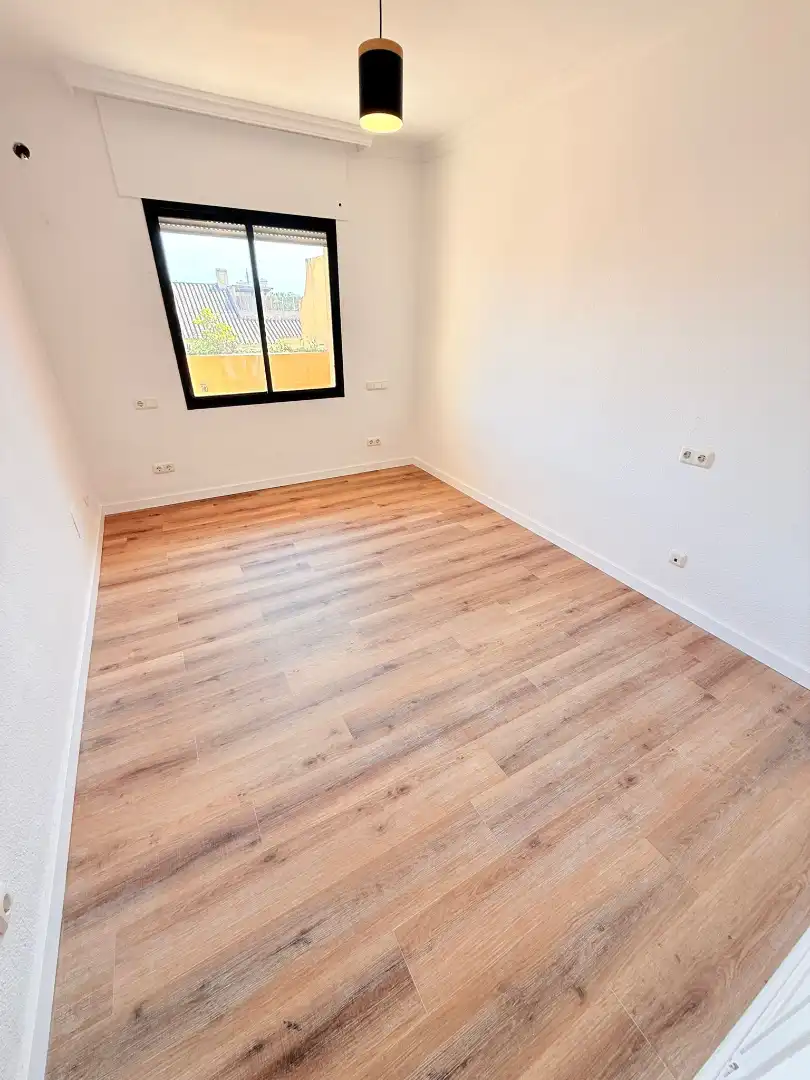 Habitación de Piso en venta en Estepona con Aire acondicionado, Terraza y Piscina comunitaria