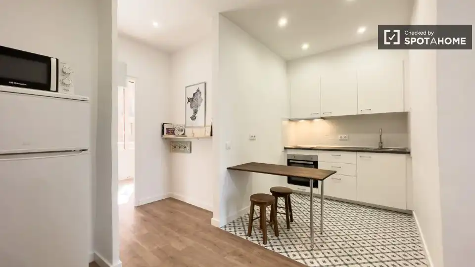 Flat with terrace to rent in Eixample
