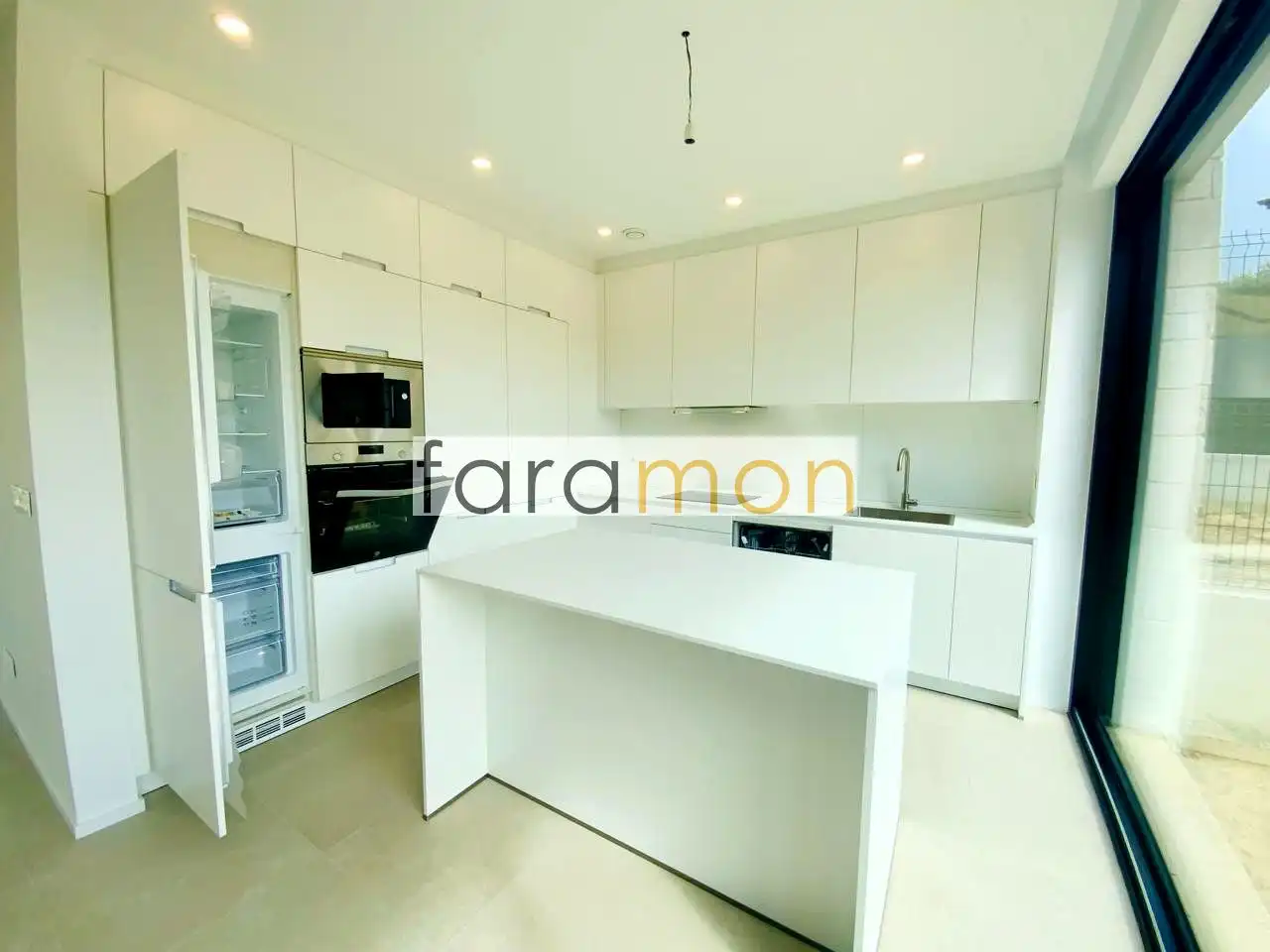 Cocina de Casa adosada en venta en Nigrán con Calefacción, Jardín privado y Terraza