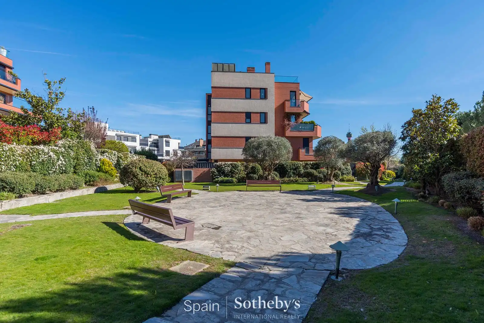 Vista exterior de Dúplex en venta en Pozuelo de Alarcón con Aire acondicionado, Calefacción y Terraza