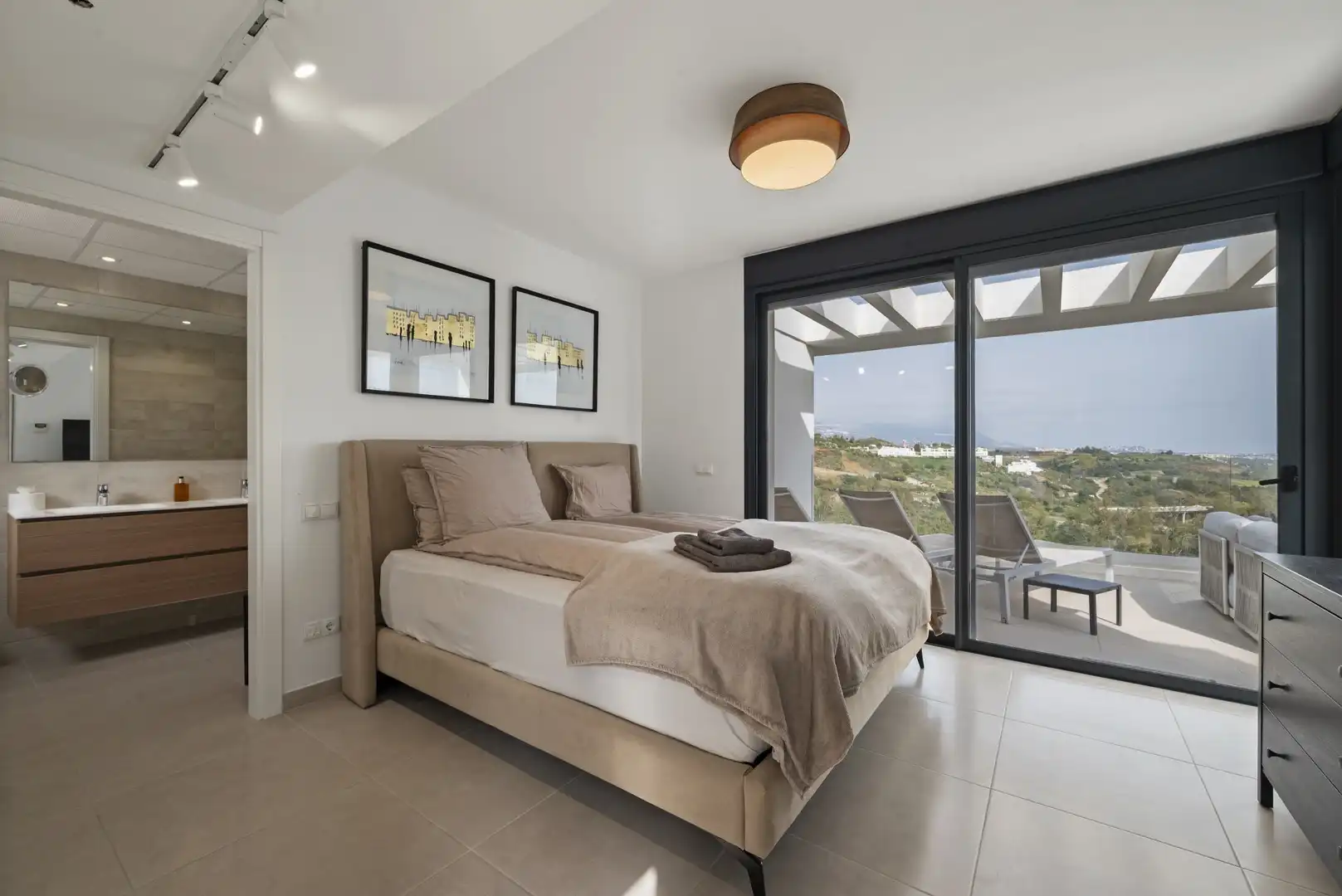 Schlafzimmer von Dachboden zum Verkauf in Mijas mit Klimaanlage, Terrasse und Schwimmbad