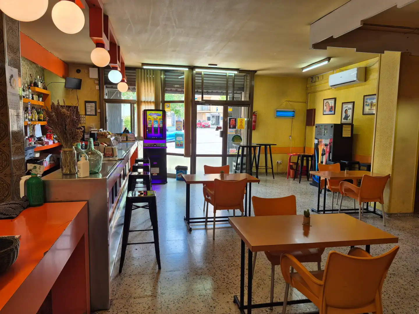 Business premises for transfer in Avinguda Castellbisbal 28, imagen 4