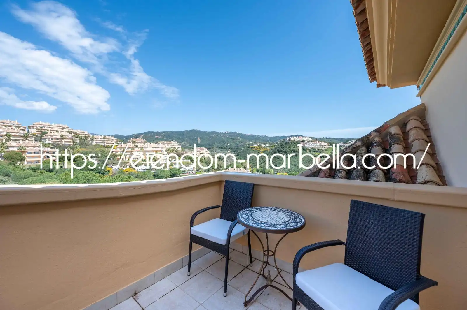 Terrasse von Maisonette zum Verkauf in Marbella mit Klimaanlage, Terrasse und Abstellraum
