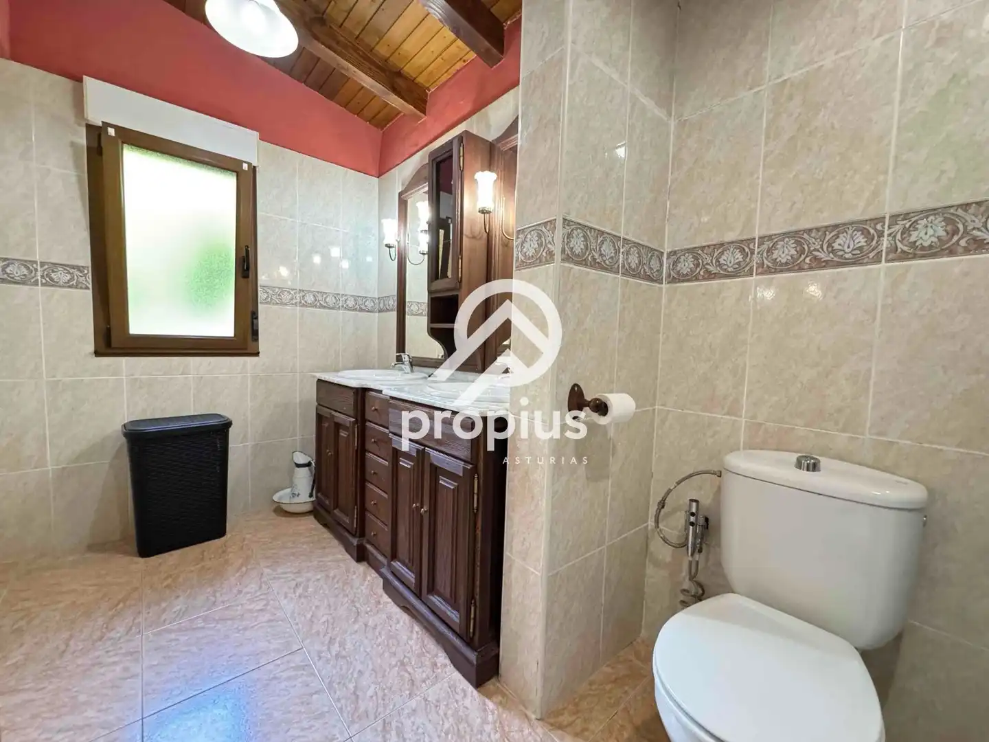 Bathroom of Houses for sale in Llanes  with Heating, Private garden and Parquet flooring