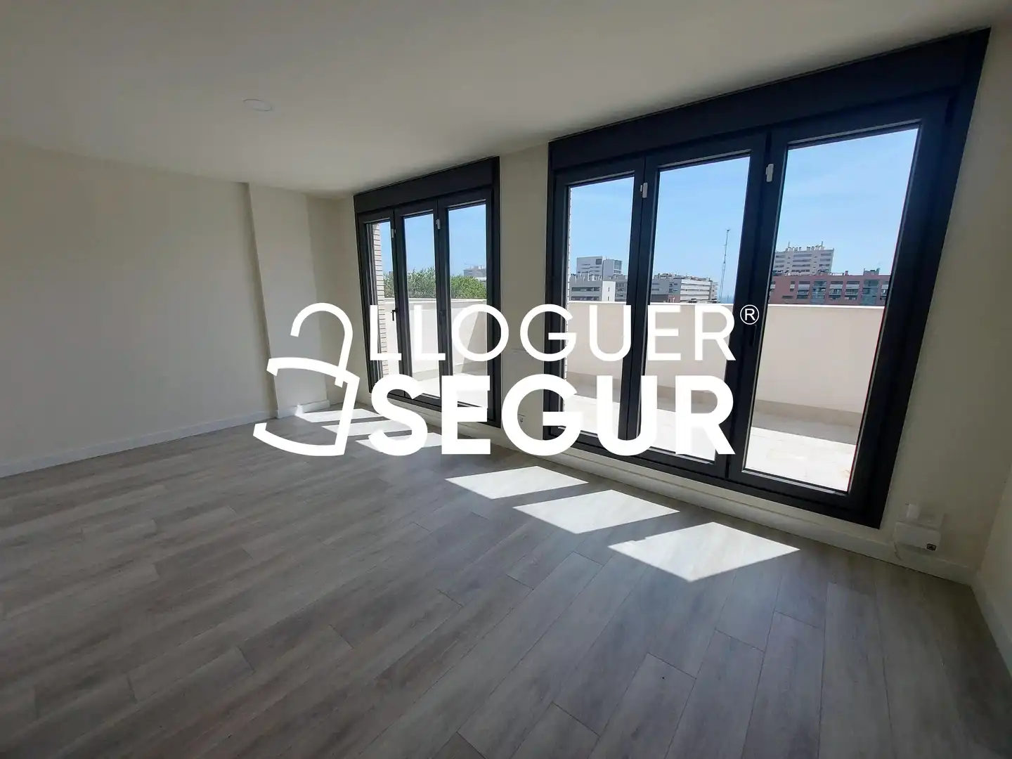 Dormitori de Àtic de lloguer en  Barcelona Capital amb Aire condicionat, Calefacció i Terrassa