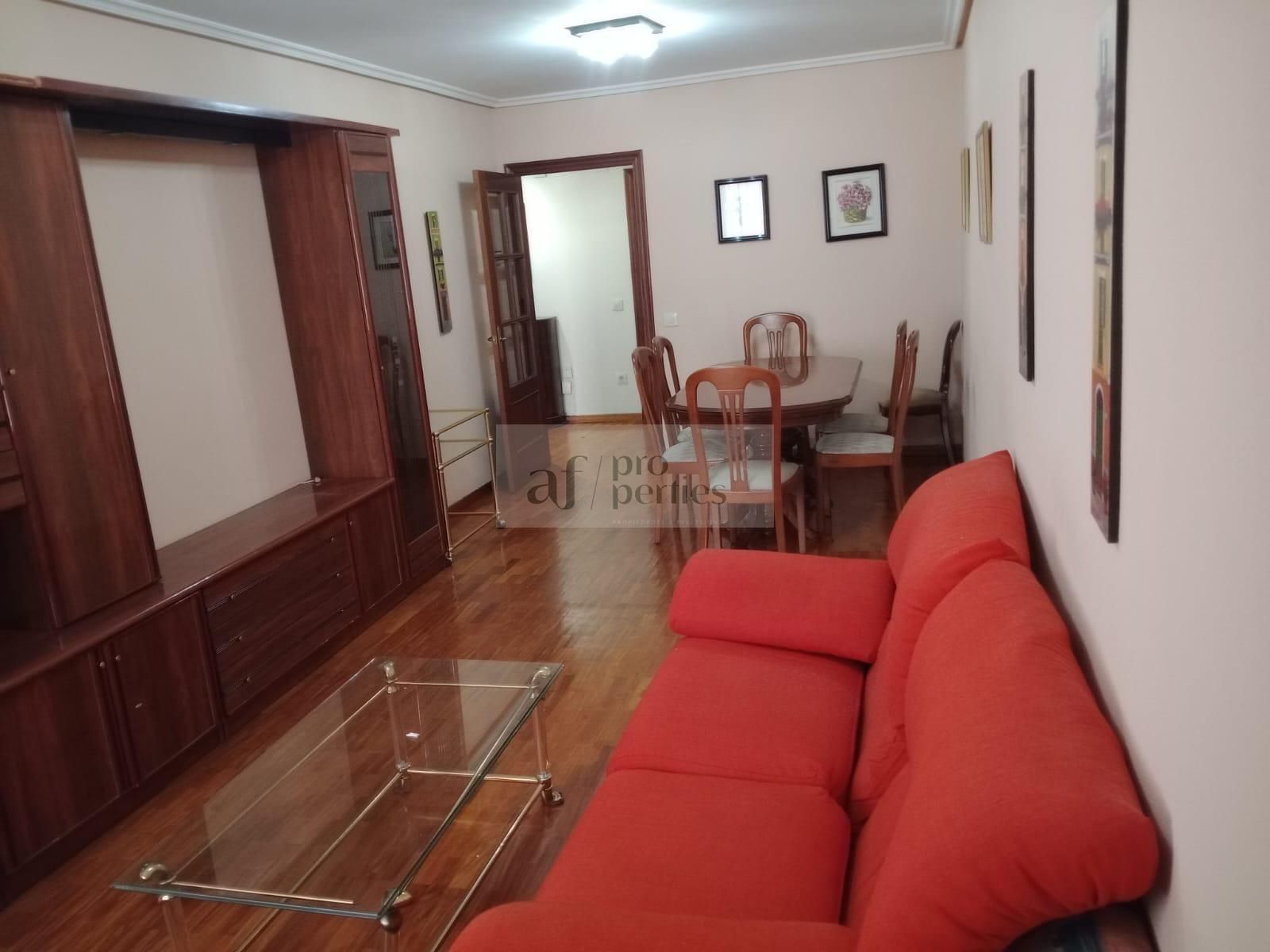 Sala d'estar de Pis en venda en Vigo  amb Calefacció, Parquet i Traster