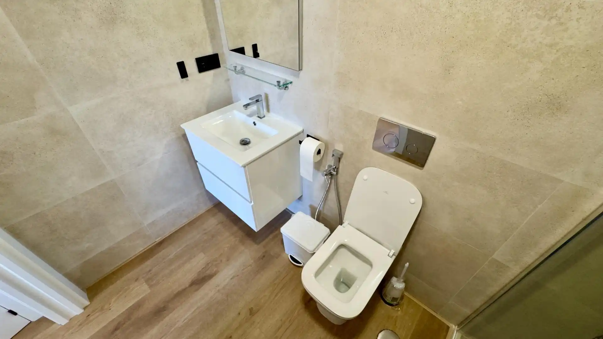 Bathroom of Flat for rent in Granada  with Air Conditioner, Heating and Terrace