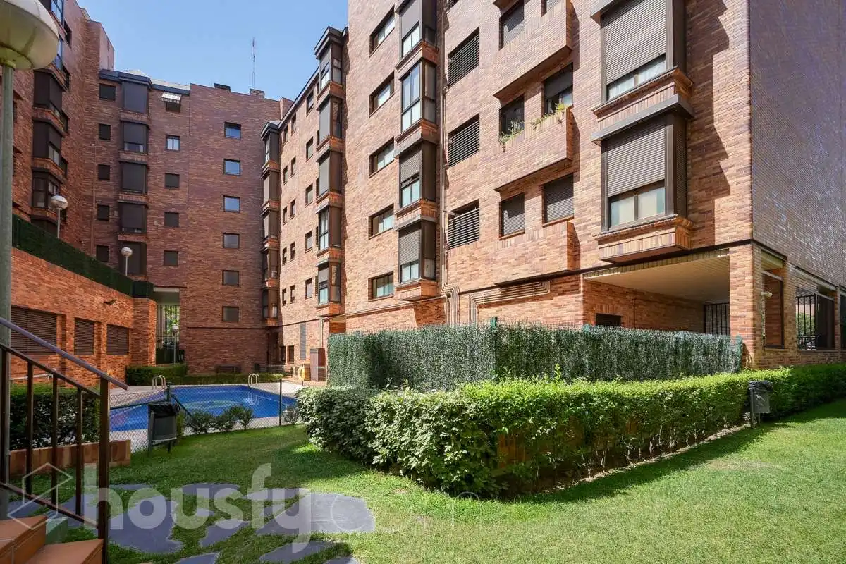 Vista exterior de Pis en venda en Madrid amb Aire condicionat, Calefacció i Terrassa