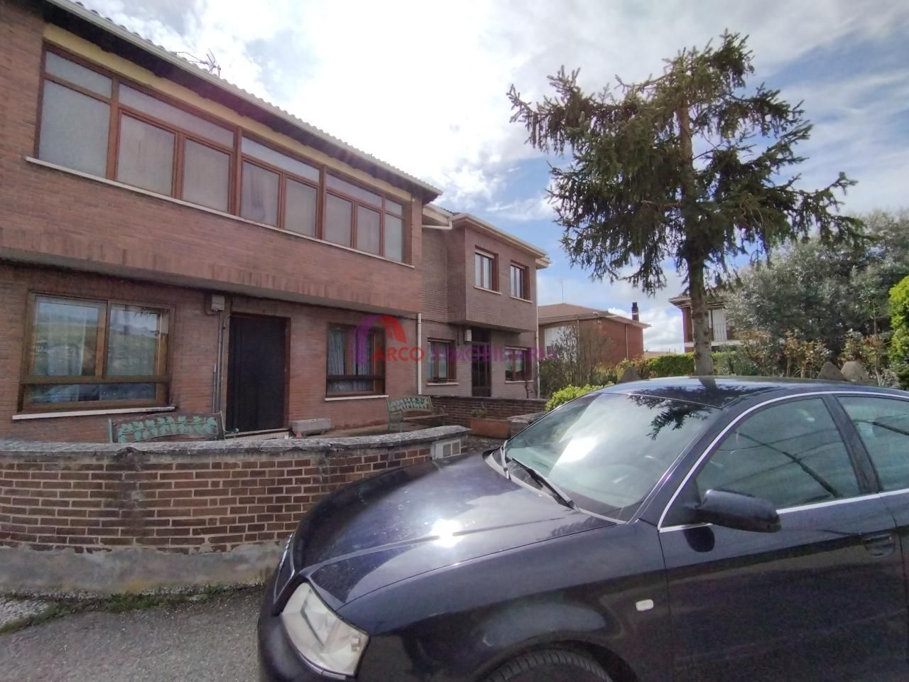 Vista exterior de Casa o xalet en venda en Tardajos amb Calefacció, Jardí privat i Parquet