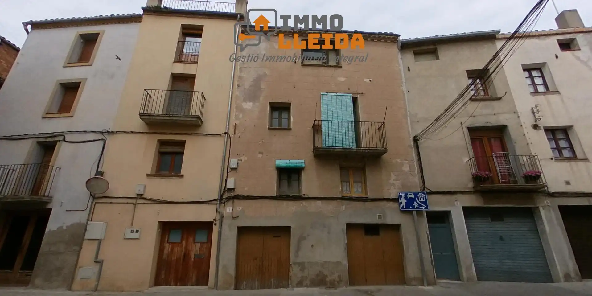 Vista exterior de Casa adosada en venta en Cervera con Trastero y Balcón