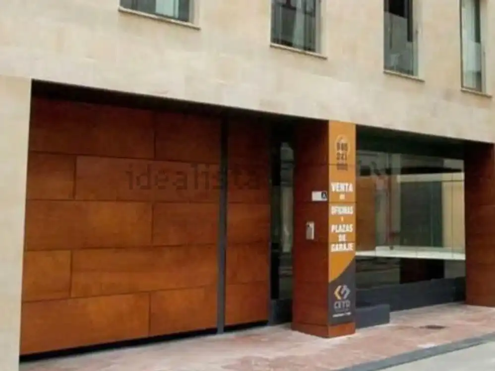 Außenansicht von Garage zur Miete in Oviedo 