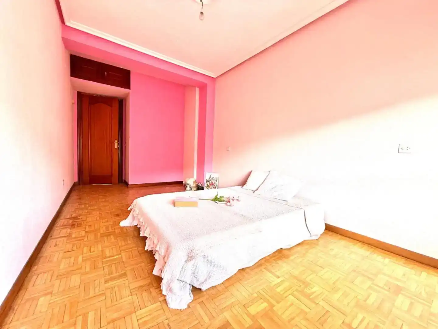 Dormitori de Pis en venda en Oviedo  amb Parquet