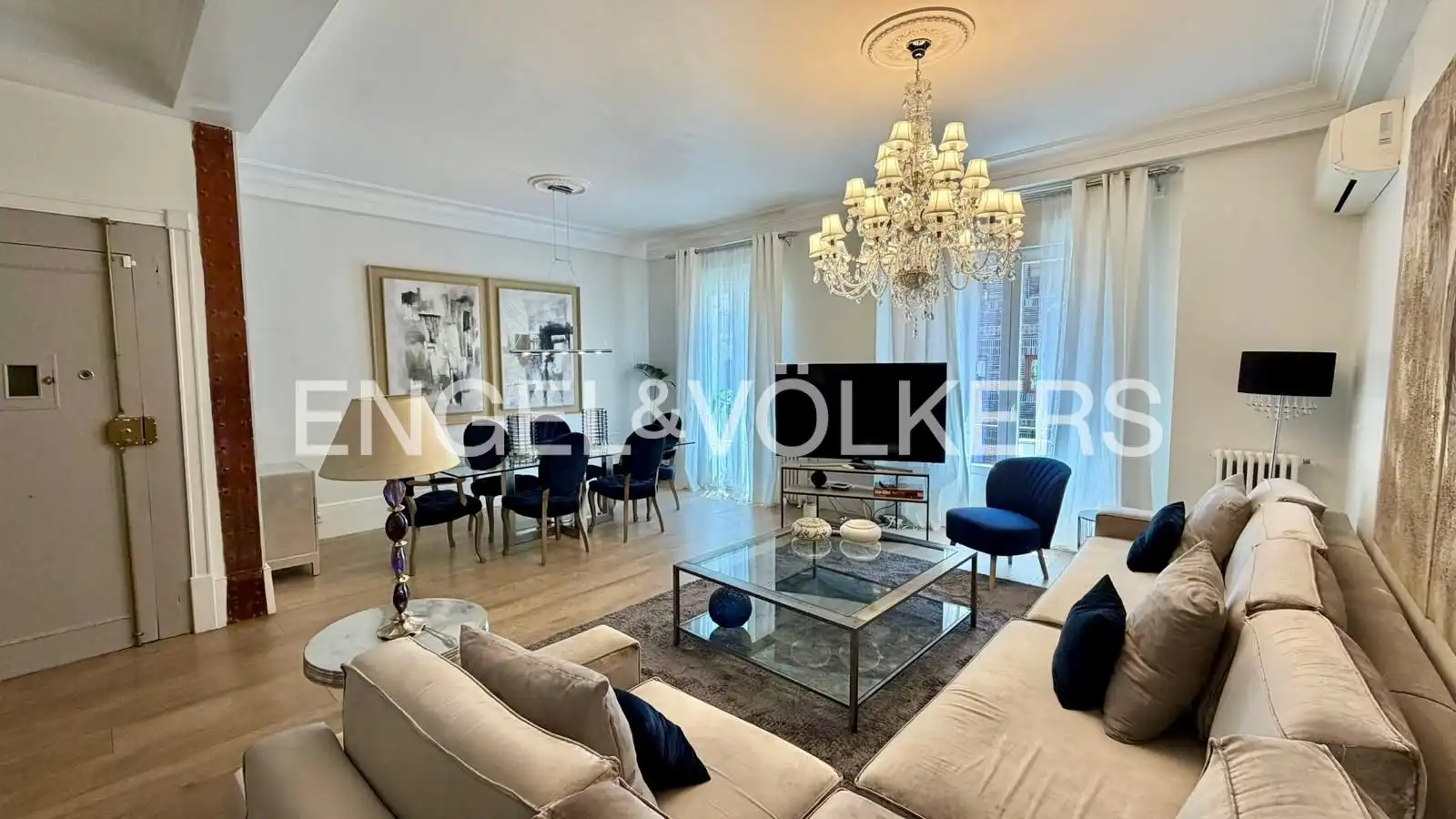 Living room of Flat for rent in Madrid  with Air Conditioner, Heating and Furnished