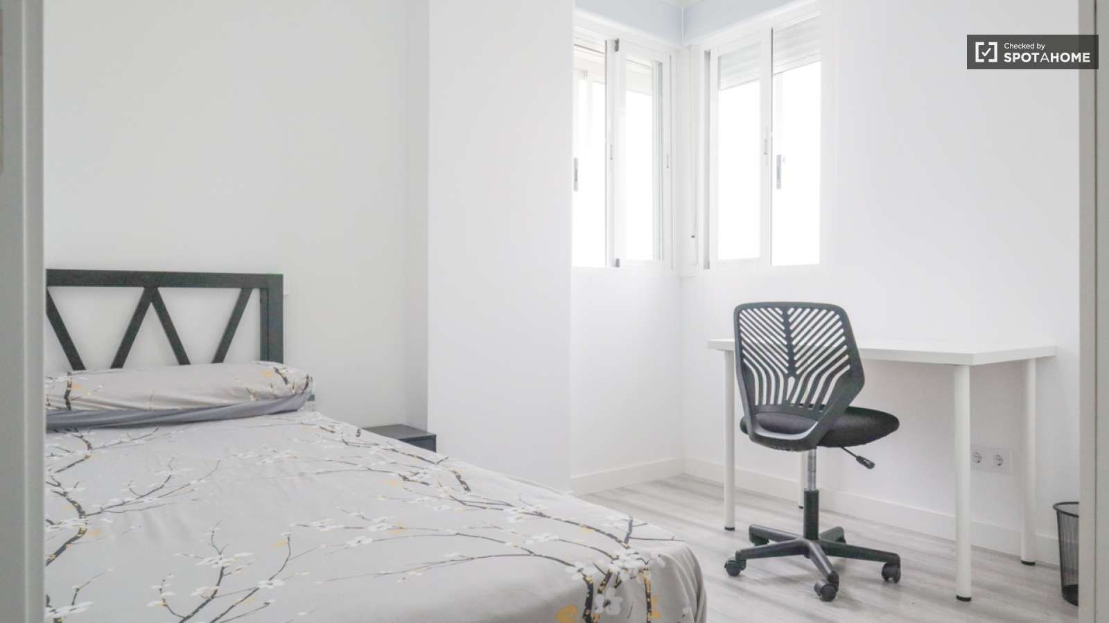 Bedroom of Flat to share in  Madrid Capital  with Air Conditioner, Heating and Terrace