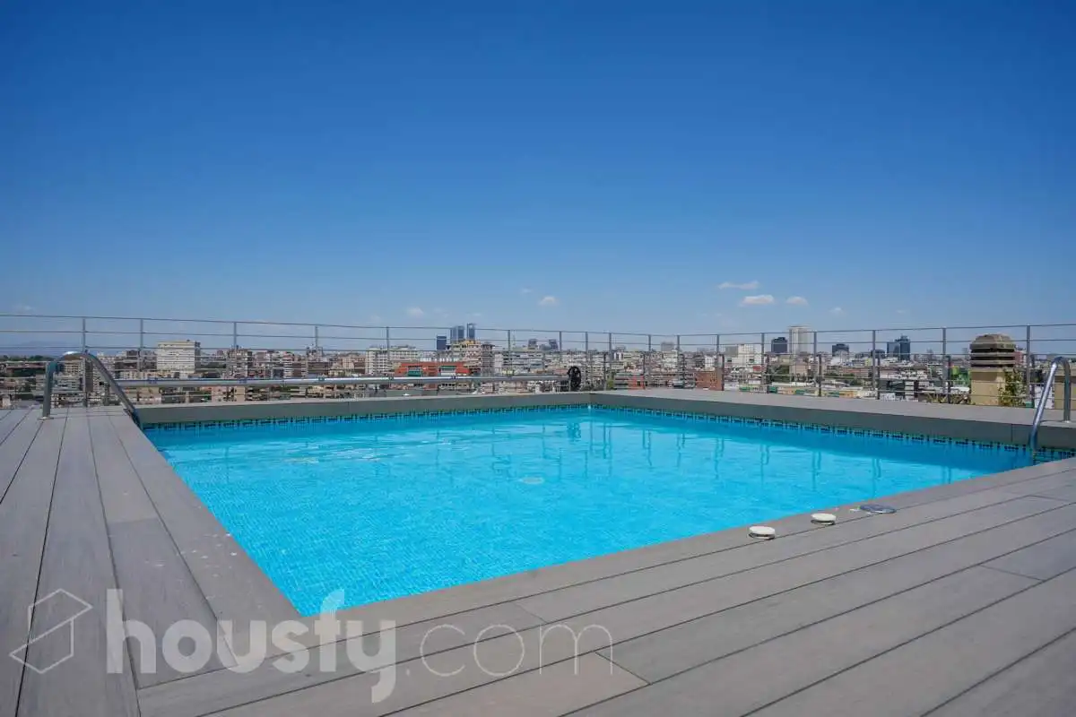 Schwimmbecken von Wohnung zum Verkauf in Madrid mit Klimaanlage, Heizung und Terrasse