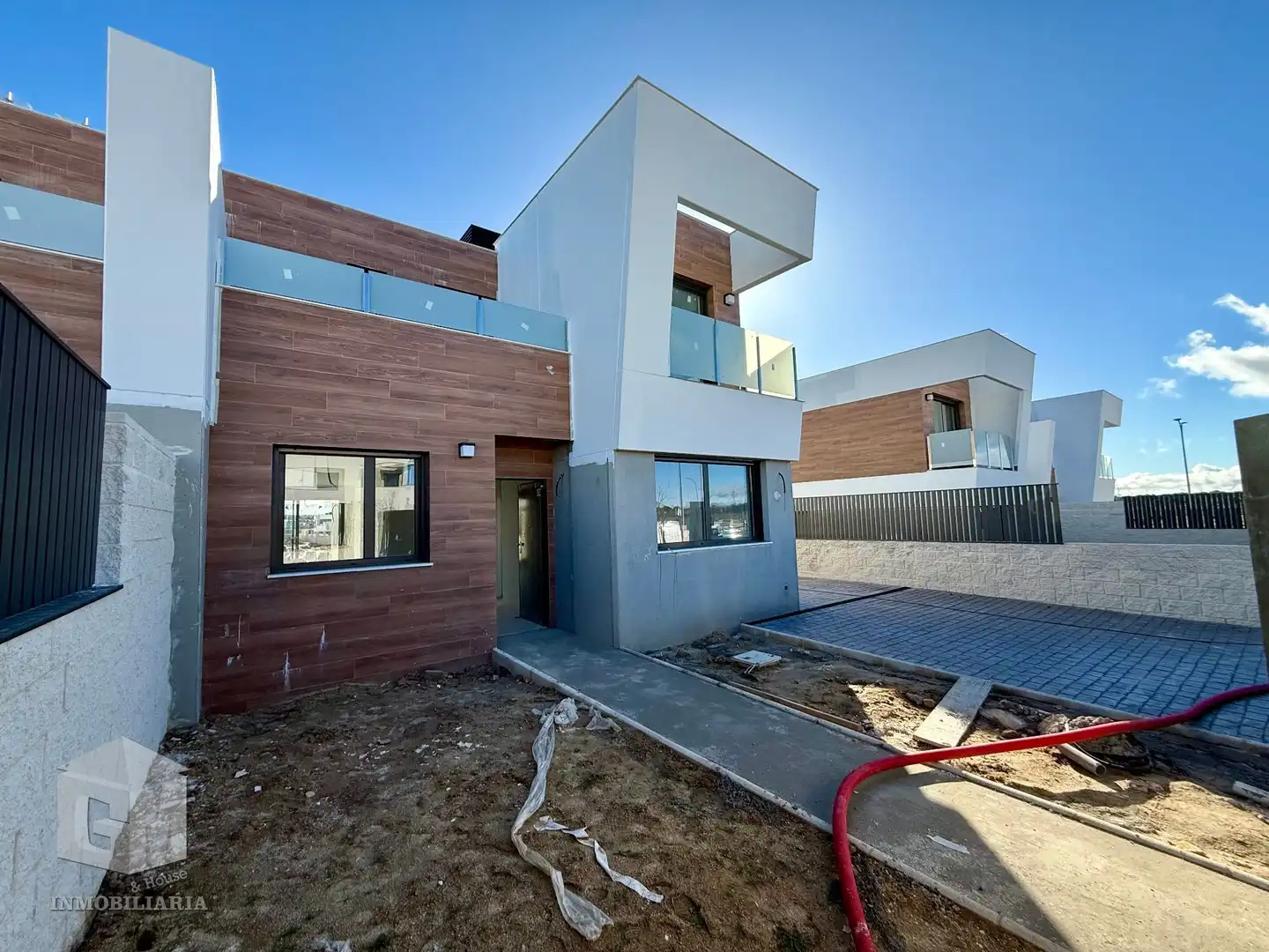 Vista exterior de Casa adosada en venta en Villaviciosa de Odón con Calefacción, Jardín privado y Terraza