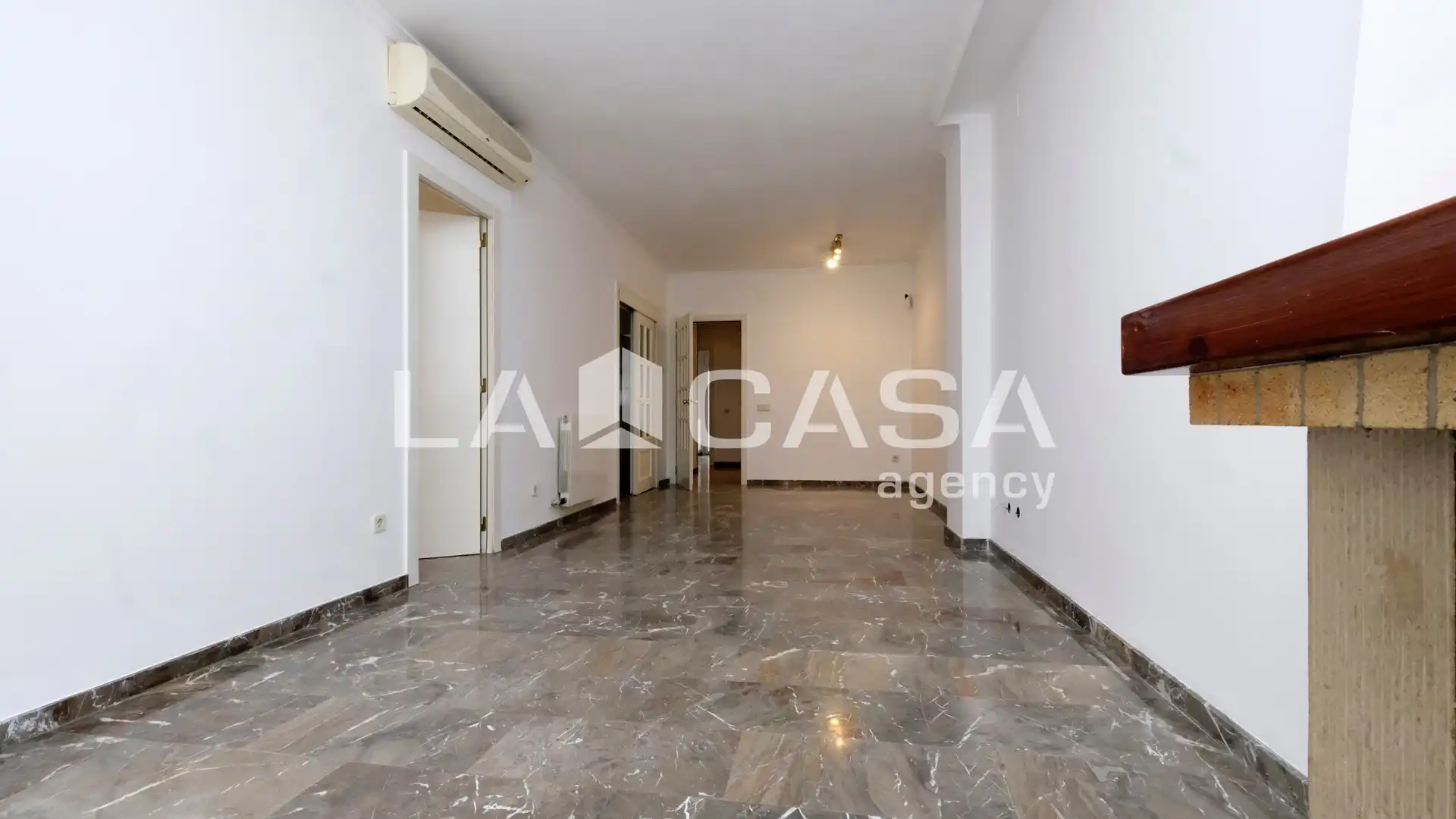 Piso en venta en  Barcelona Capital con Calefacción, Terraza y Trastero