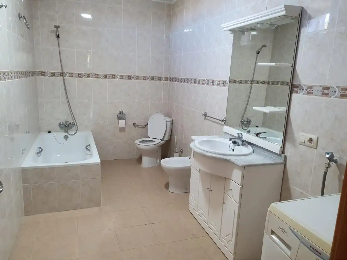 Baño de Piso en venta en Robleda con Amueblado, Horno y Lavadora