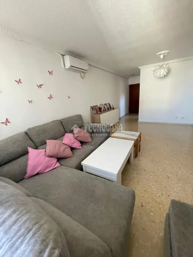Living room of Flat for sale in Sevilla  with Air Conditioner and Terrace