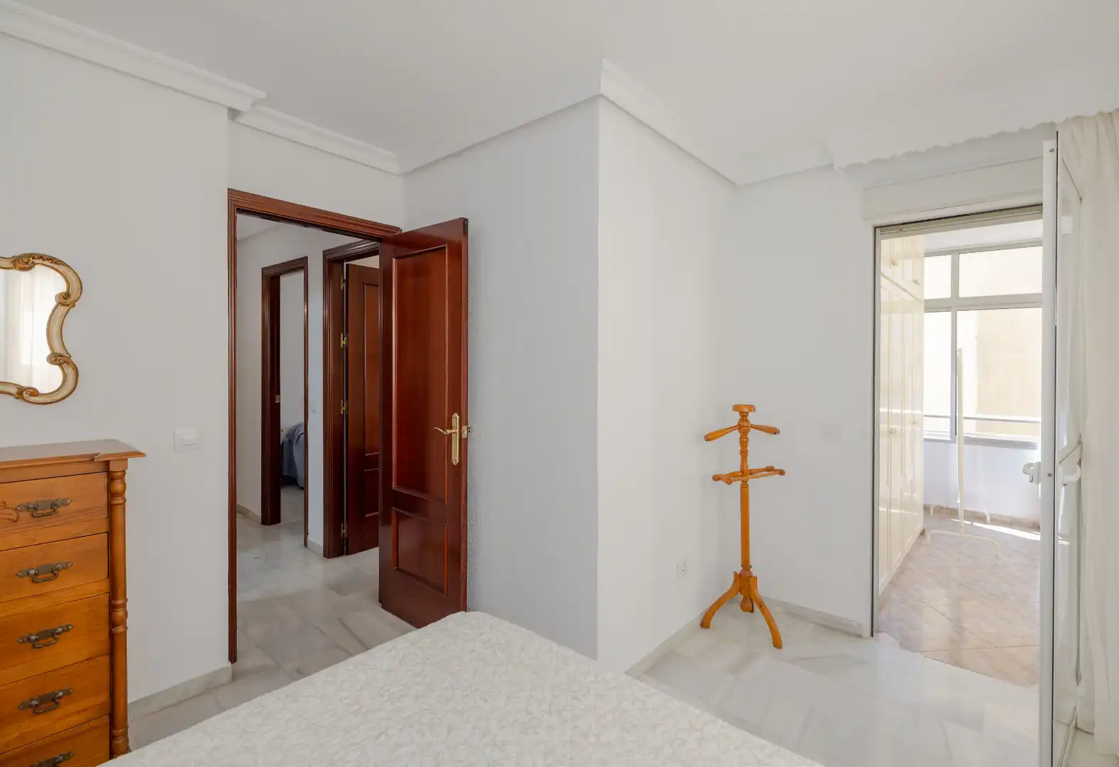 Schlafzimmer von Wohnung zum Verkauf in Marbella mit Klimaanlage und Gemeinschaftspool