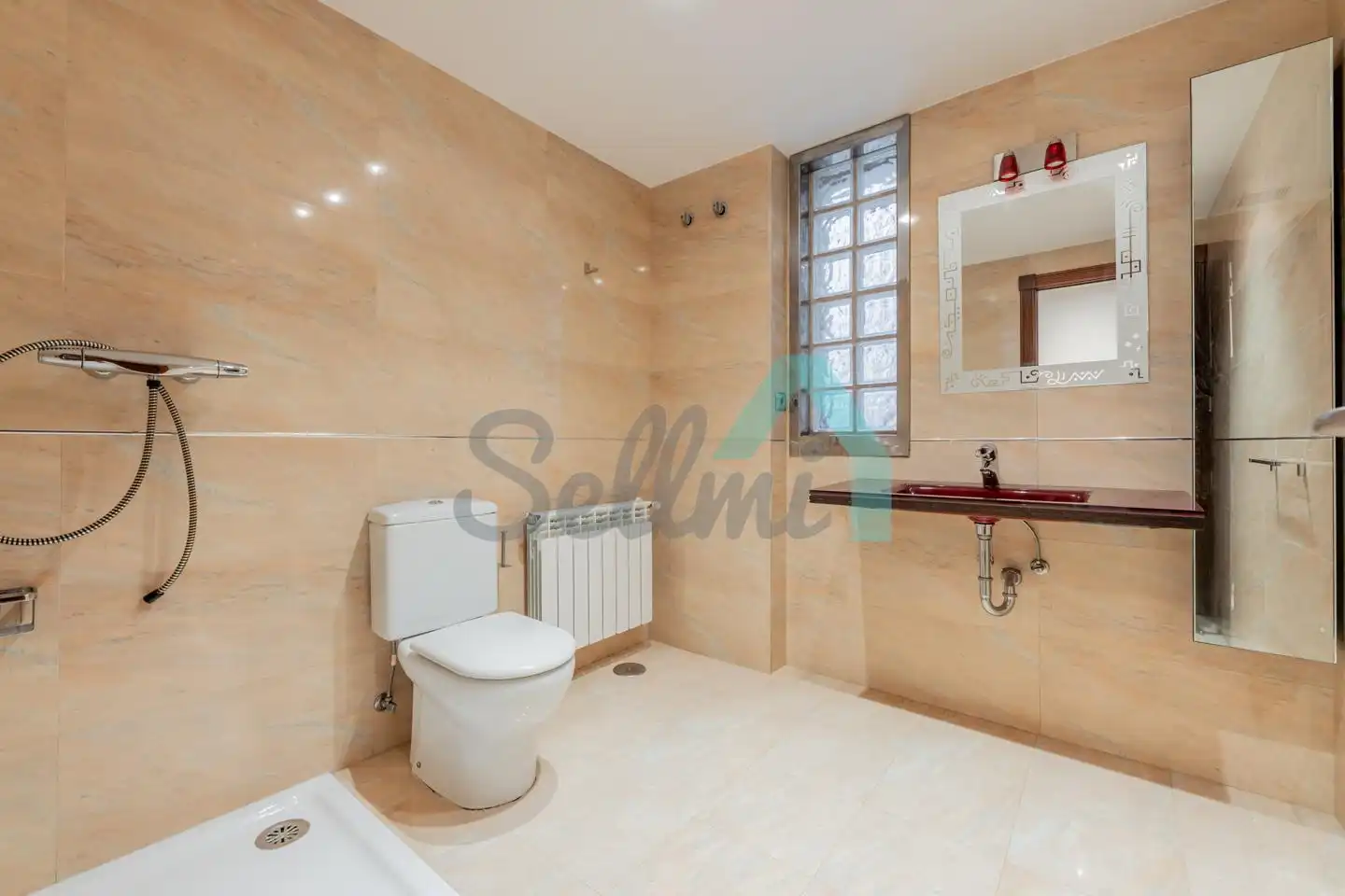 Badezimmer von Wohnung zur untervermieten in Oviedo  mit Heizung, Parkett und Möbliert