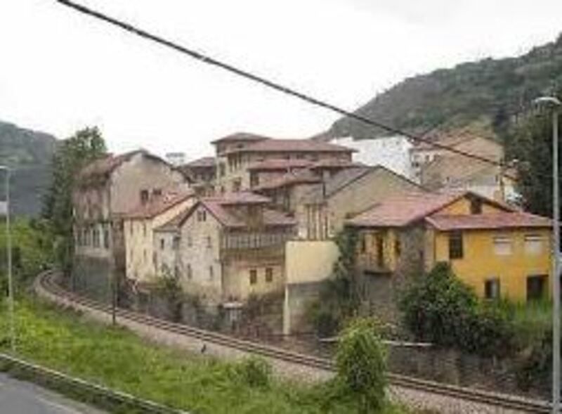 Casa adosada en venda a La Pinga, Aller