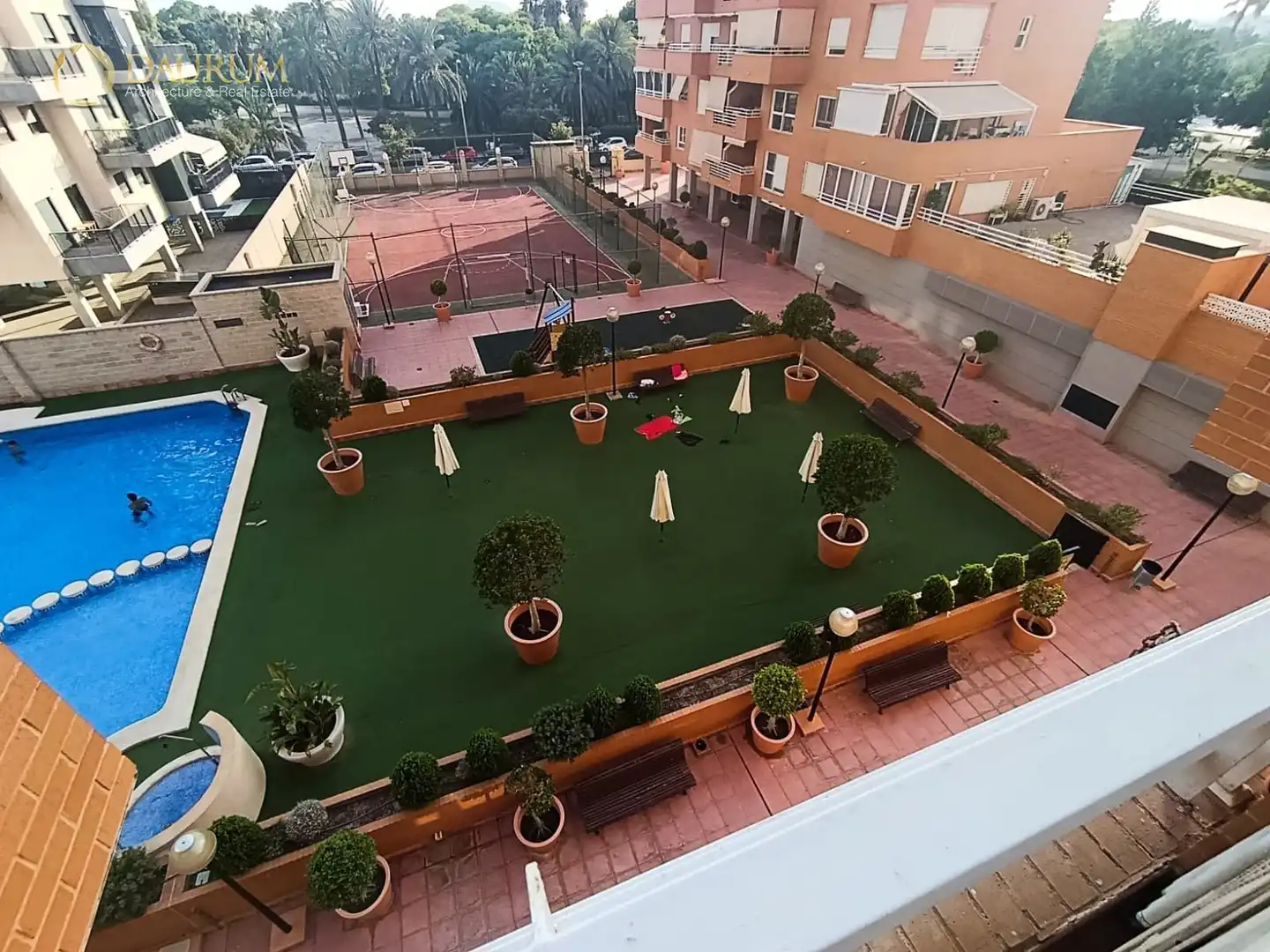 Pis amb piscina en venda a Periodista Tirso Marín