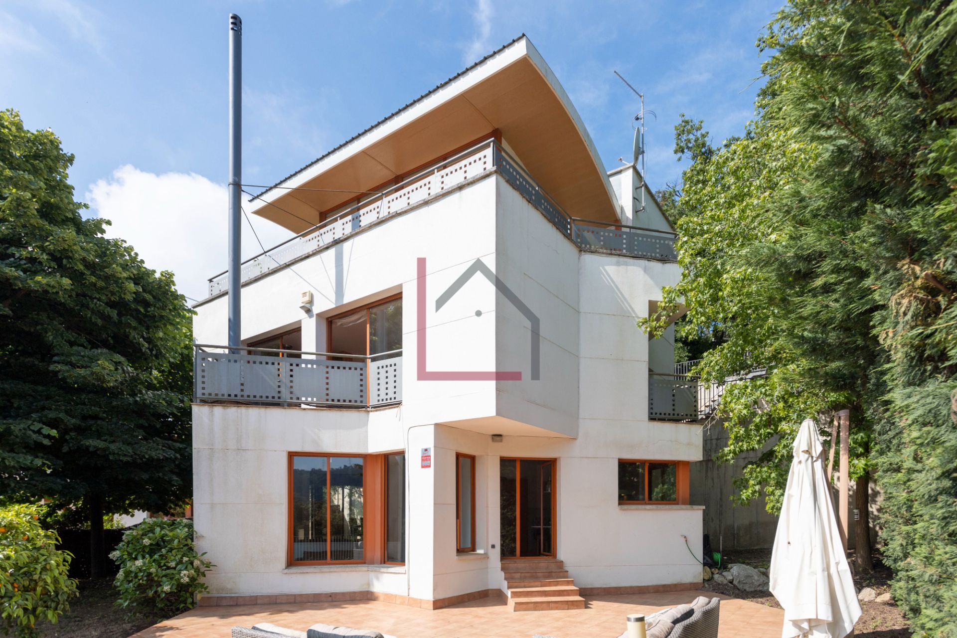 Exterior view of House or chalet for sale in  Barcelona Capital  with Air Conditioner, Heating and Private garden