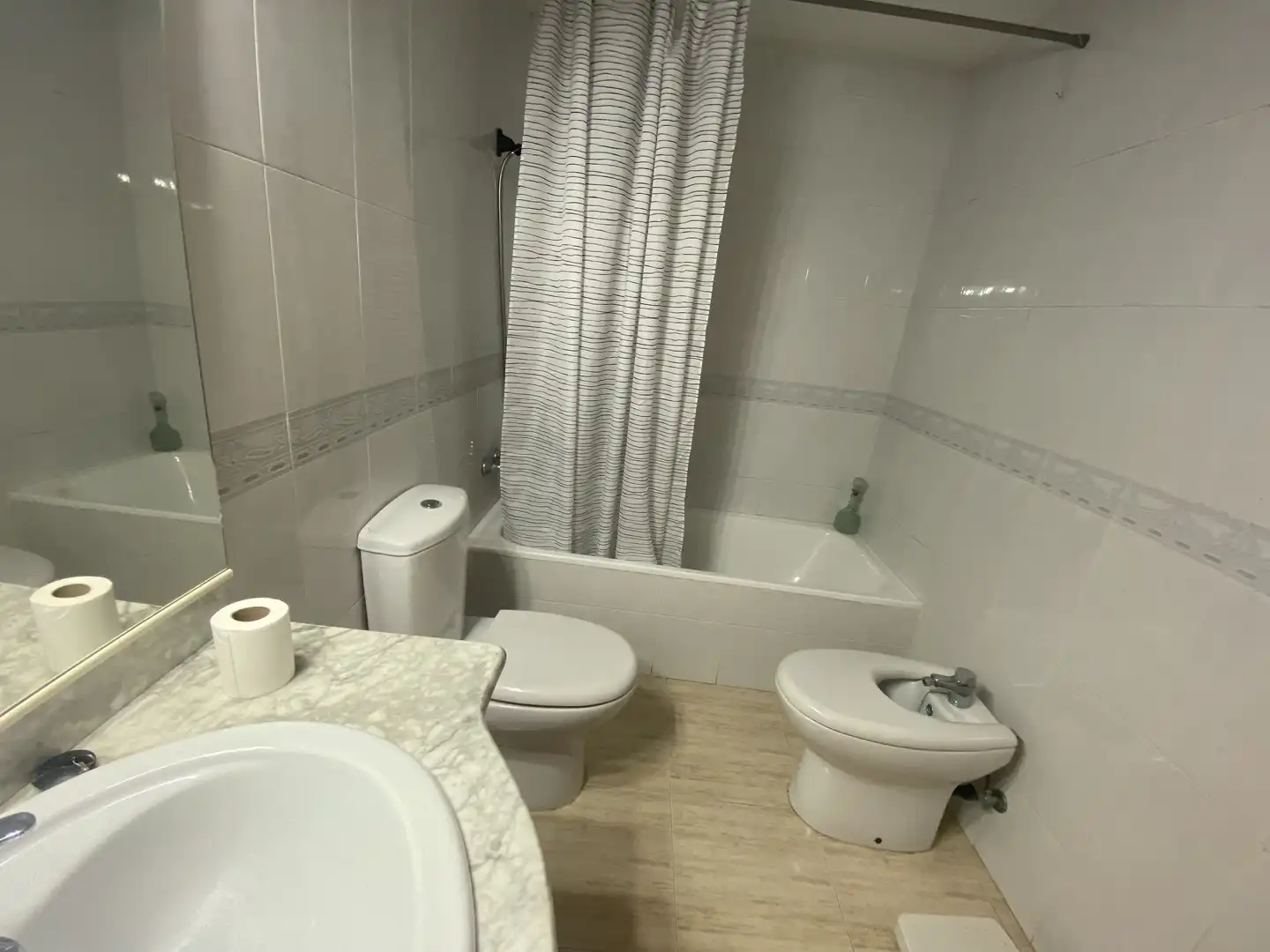 Baño de Piso en venta en Tona con Calefacción