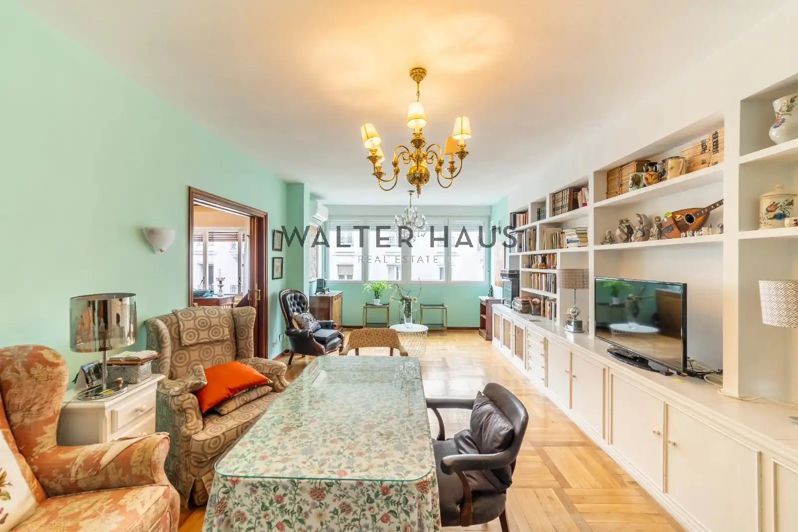 Dining room of Flat for sale in Chamberí