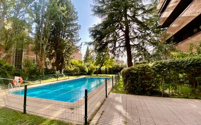 Piscina de Pis en venda en  Madrid Capital amb Terrassa