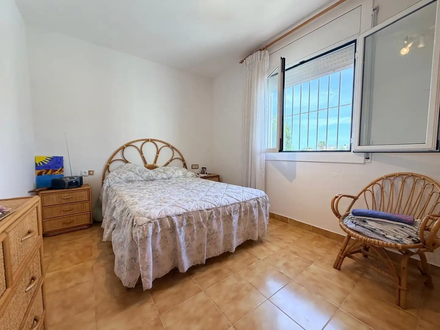 Dormitori de Casa o xalet en venda en Cunit amb Jardí privat, Terrassa i Traster