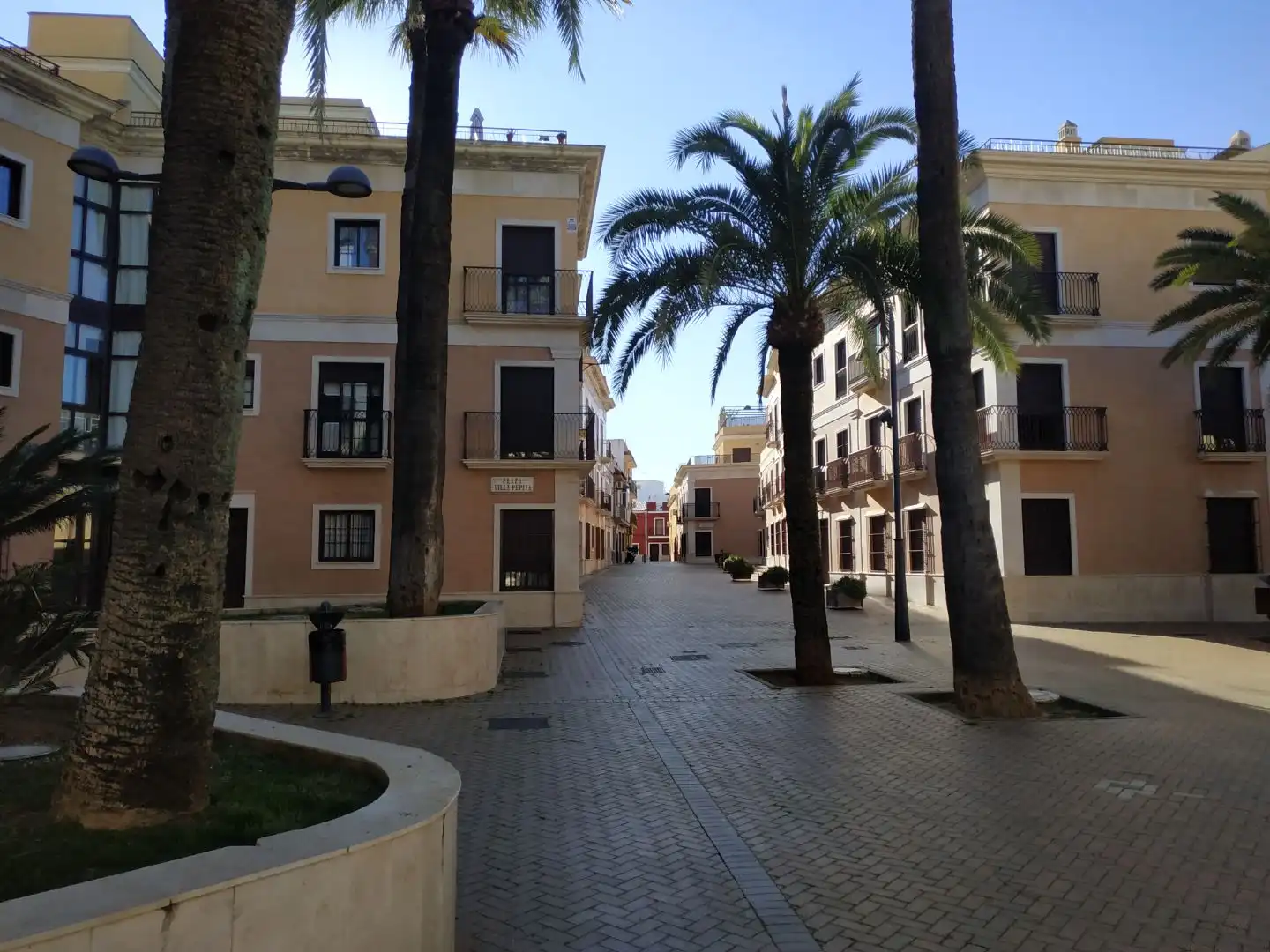 Vista exterior de Garatge en venda en Dos Hermanas amb Alarma