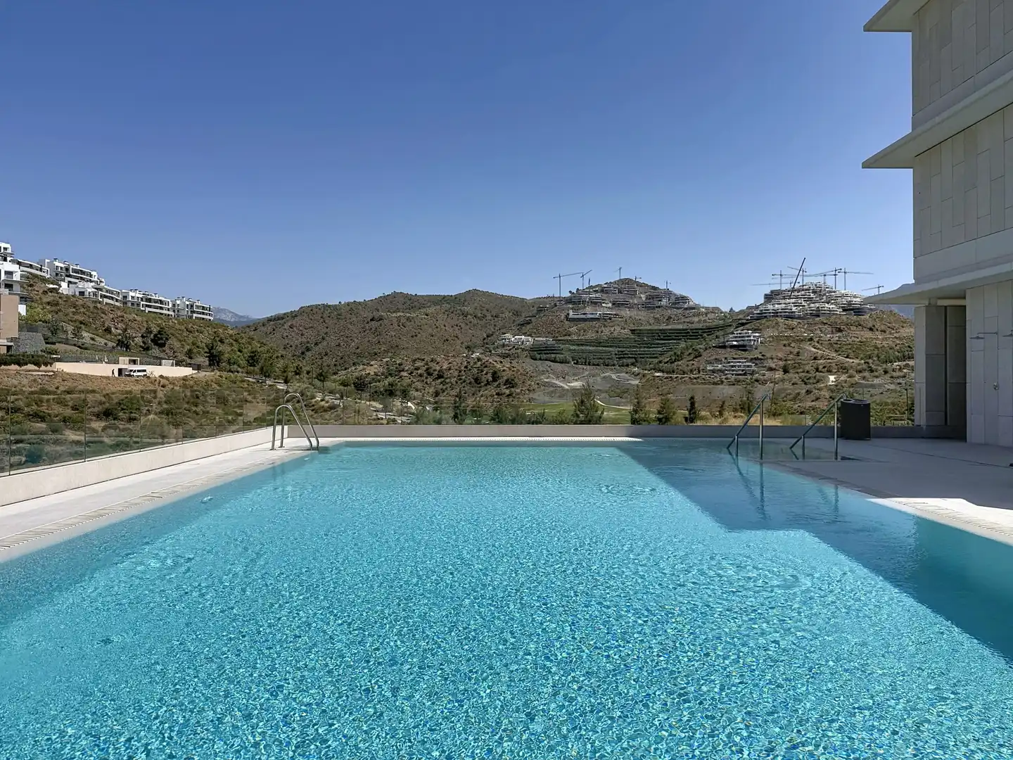 Swimming pool of Apartments for sale in Benahavís  with Air Conditioner, Terrace and Storage room