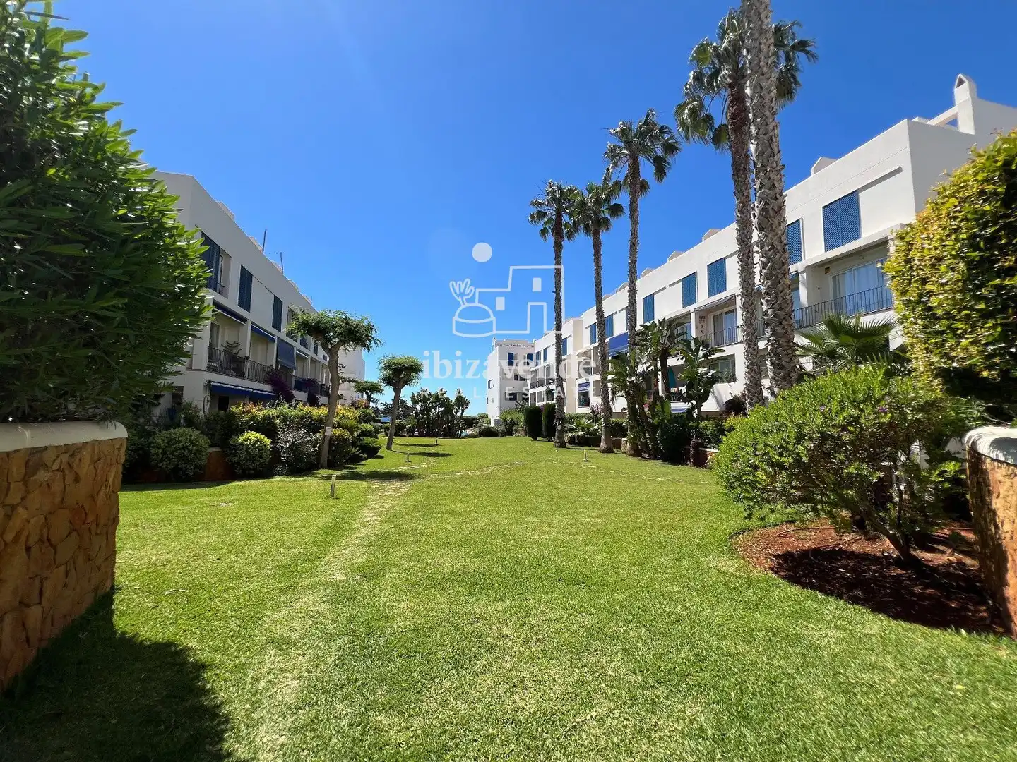 Garten von Dachboden zur Miete in Santa Eulària des Riu mit Terrasse, Schwimmbad und Möbliert