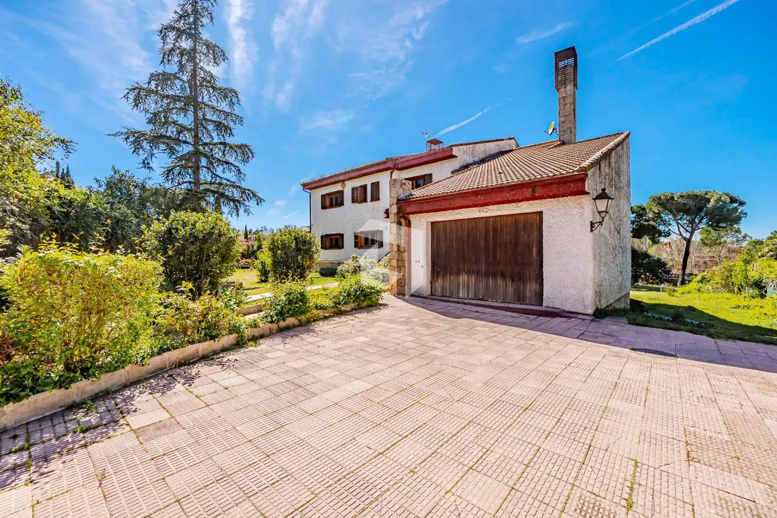 Vista exterior de Casa o xalet en venda en Pozuelo de Alarcón amb Calefacció, Terrassa i Piscina
