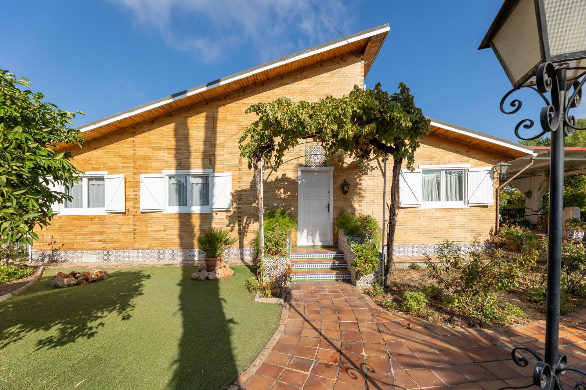 Exterior view of Flat for sale in Albolote  with Air Conditioner, Heating and Private garden