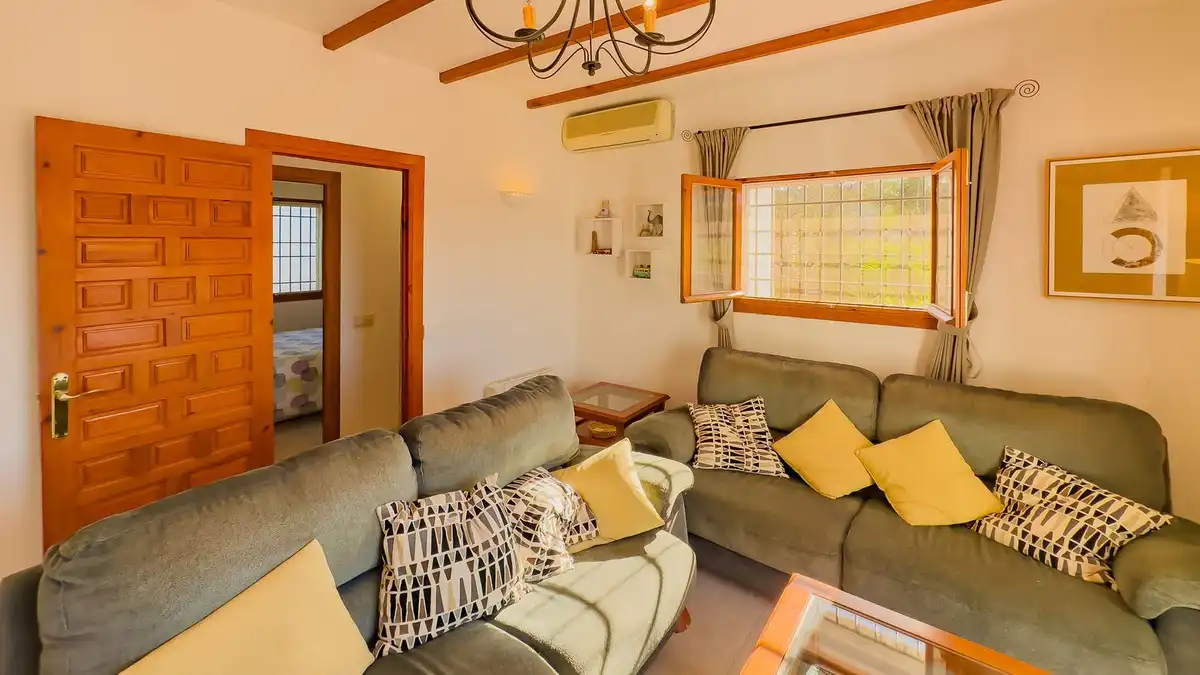 Sala d'estar de Casa o xalet en venda en Almogía amb Aire condicionat, Jardí privat i Terrassa